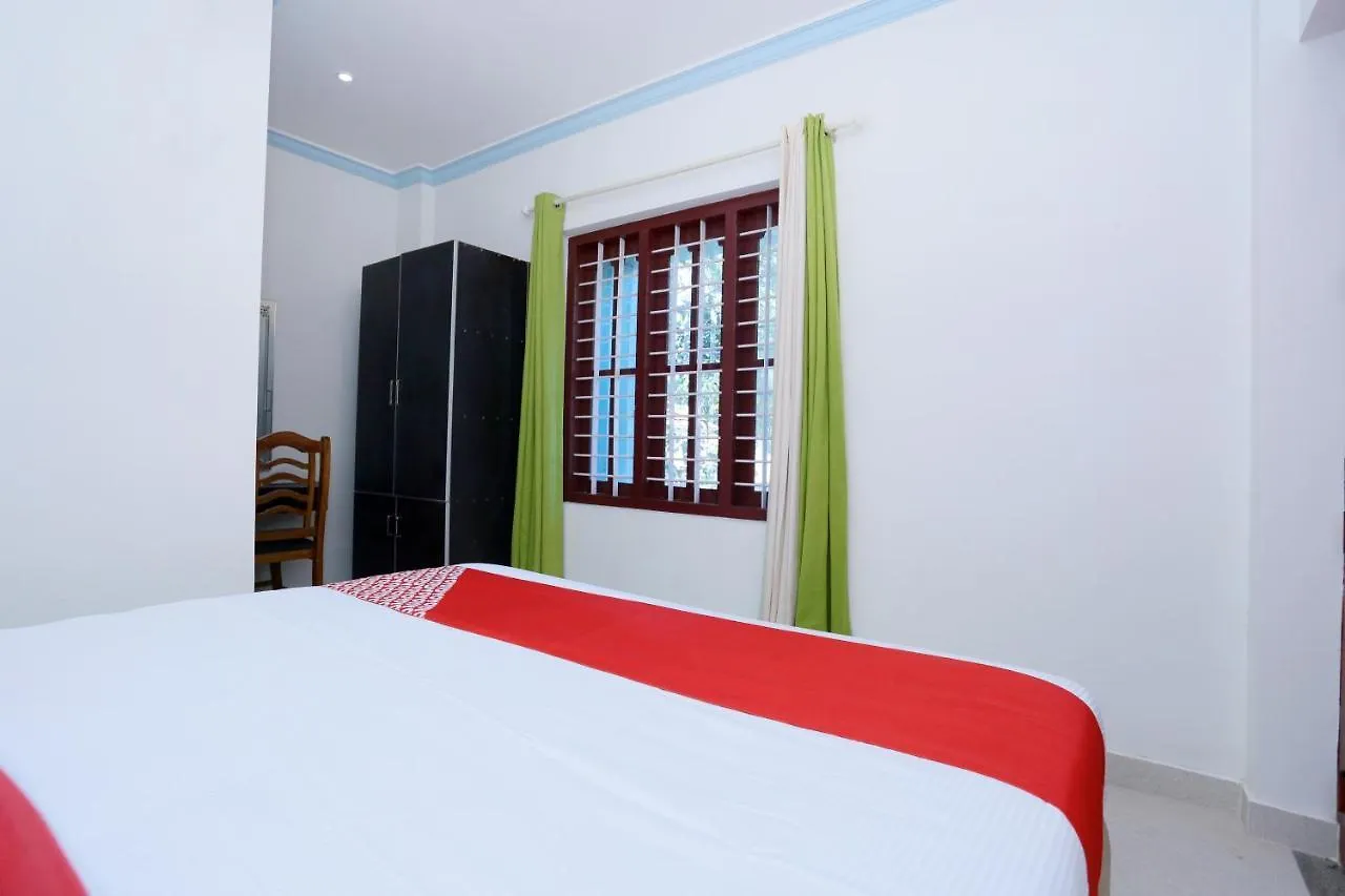 *** Hotell Oyo 22008 Jrj Suites Thiruvananthapuram Indien